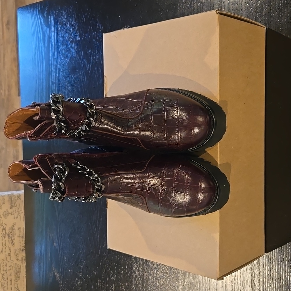 New! Andre Assous Boot 6